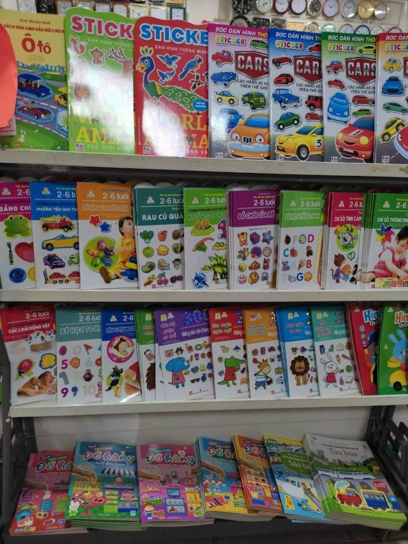 Hiệu Sách Hoa Hồng – nhà sách uy tín Thủ Đức với các đầu sách đa dạng, không gian nhẹ nhàng.