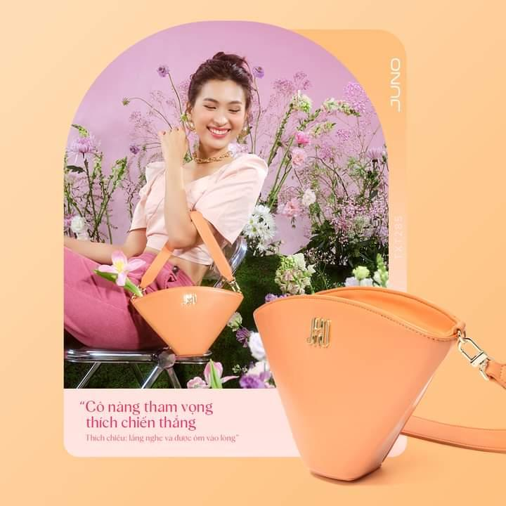 Không gian cửa hàng Juno TP Thủ Đức với nhiều mẫu giày dép, phụ kiện quà tặng 20/10.