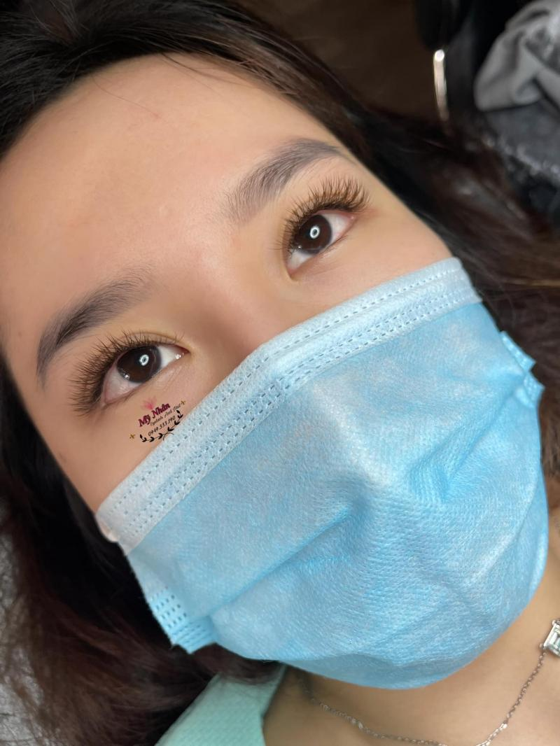 Salon Mỹ Nhân Eyelash & Nail Quận 10, địa chỉ nối mi đẹp với kỹ thuật tinh tế, giúp đôi mắt to sáng rạng ngời.