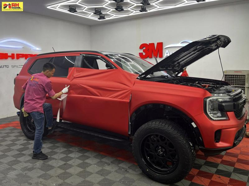 Gara Ánh Hồng Wrap Decal Quận 3, địa chỉ wrap đổi màu xe hơi uy tín với màu sắc đa dạng và bám dính chắc chắn.