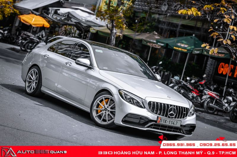 Hình ảnh wrap đổi màu xe hơi tại Cao Sang Decal với màu sắc phong phú.