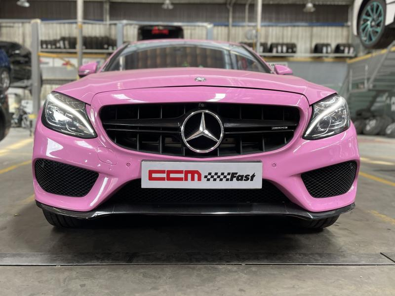 Xe hơi được wrap đổi màu tại Ánh Hồng Wrap Decal chi nhánh 2, Quận Tân Bình.