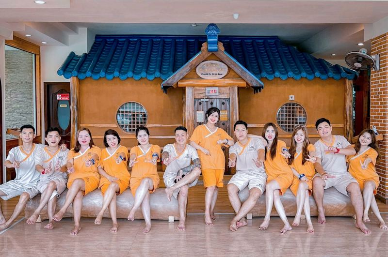 Không gian sang trọng tại Golden Lotus với dịch vụ massage thư giãn chuyên nghiệp.