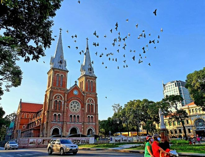 Kiến trúc cổ kính của Nhà thờ Đức Bà, thánh đường đẹp dịp Giáng sinh nổi bật ở TP.HCM