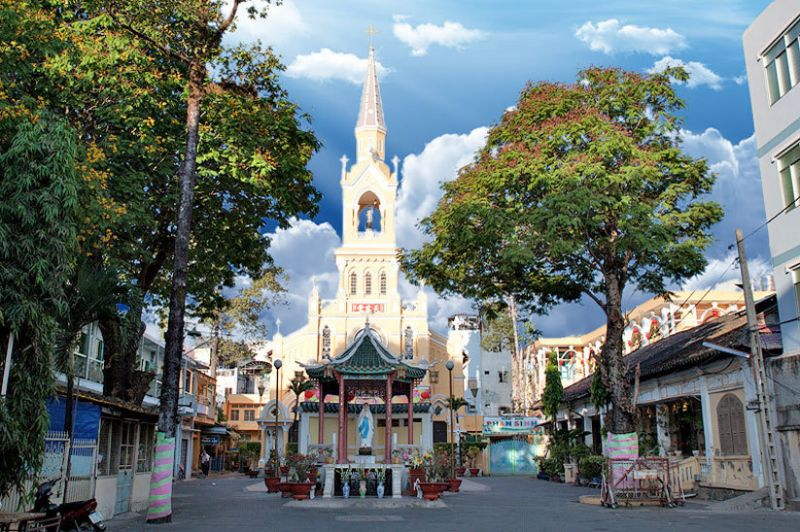Thánh đường Cha Tam, một trong những thánh đường đẹp dịp Giáng sinh với kiến trúc độc đáo tại TP.HCM.