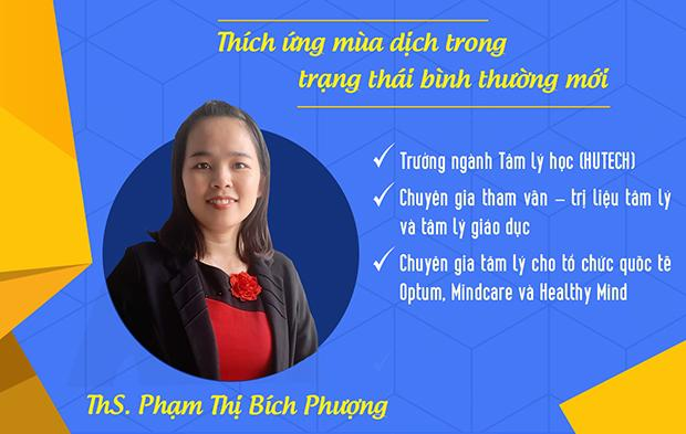 Ảnh thạc sĩ, chuyên gia tâm lý Phạm Thị Bích Phượng đang tư vấn trị liệu cho trẻ em và phụ huynh.