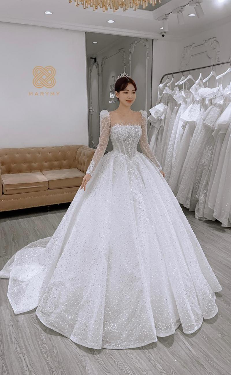 Hình ảnh váy cưới độc đáo tại Marymy, địa chỉ thuê váy cưới phá cách, quyến rũ và đầy sáng tạo.