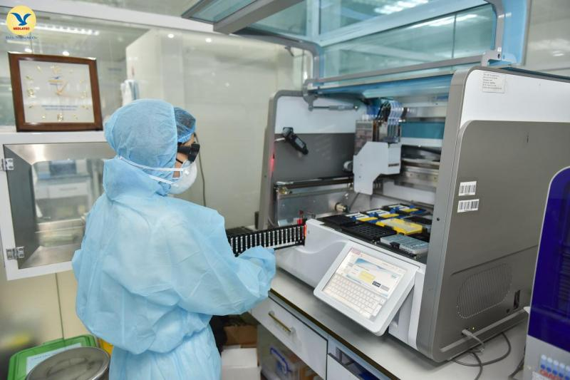 Dịch vụ lấy mẫu test PCR tại nhà của Medlatec TP. HCM với kỹ thuật viên chuyên nghiệp và hệ thống xét nghiệm hiện đại.