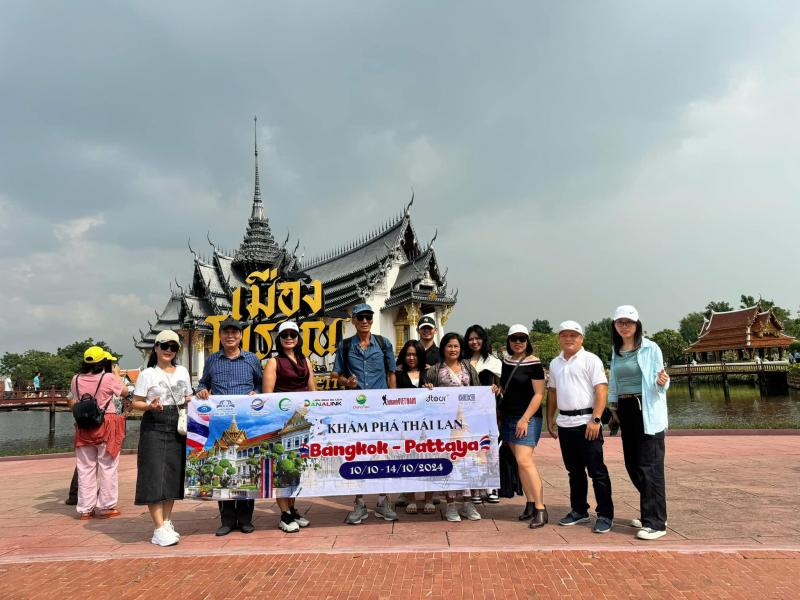 Công ty du lịch Đà Nẵng Xanh tổ chức tour theo yêu cầu, phù hợp cho gia đình, nhóm bạn và doanh nghiệp.