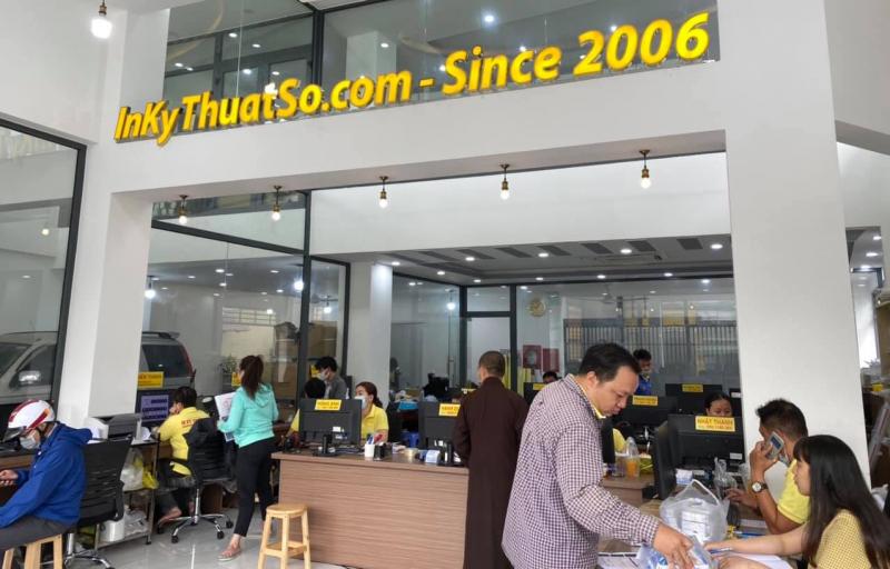 Công Ty In Kỹ Thuật Số chuyên in thẻ nhựa PVC, thẻ chip, thẻ từ và thẻ quà tặng với chất lượng hình ảnh sắc nét và độ bền cao.