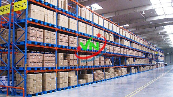 Công Ty Sản Xuất Kệ Sắt Việt Nhật tại TP.HCM chuyên sản xuất kệ kho thép cao cấp, phun sơn tĩnh điện, bền đẹp và tối ưu không gian lưu trữ.