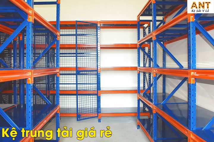 Kệ Sắt ANT tại TP.HCM chuyên sản xuất kệ kho chất lượng cao từ thép sơn tĩnh điện, chịu tải tốt, giá cạnh tranh và dịch vụ lắp đặt an toàn.