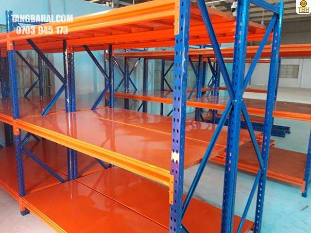Kệ Sắt Tăng Bá Hải chuyên sản xuất kệ kho bền vững, thiết kế khoa học, đáp ứng nhu cầu lưu trữ của các ngành thực phẩm, dược phẩm, dệt may.