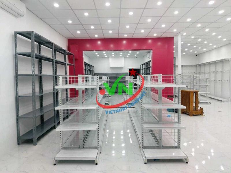 Hình ảnh sản phẩm do Kệ Sắt Việt Nhật sản xuất kệ siêu thị, làm từ sắt thép cao cấp, phủ sơn tĩnh điện chống gỉ, thiết kế chắc chắn và thẩm mỹ cao.