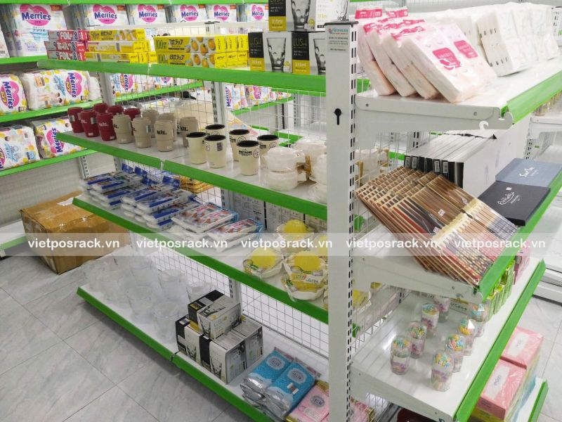 Hình ảnh kệ siêu thị do VietPos Rack sản xuất kệ siêu thị, thiết kế thông minh, điều chỉnh linh hoạt mâm tầng, phù hợp nhiều mô hình kinh doanh và tối ưu không gian trưng bày.