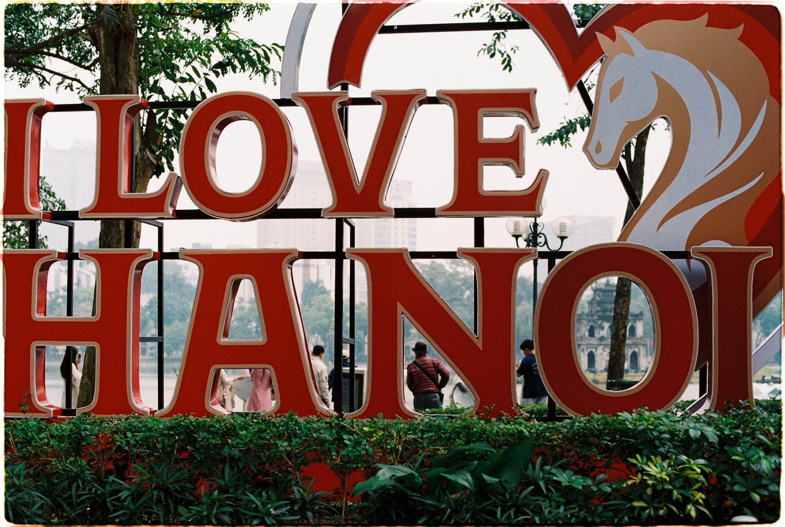 khu check-in mới biển hiệu I Love Hanoi