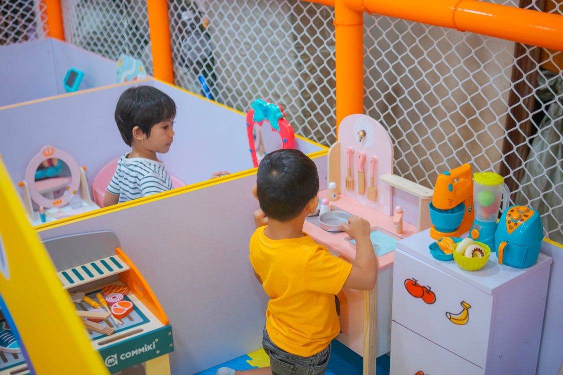 đồ chơi nhà bếp khu vui chơi trong nhà