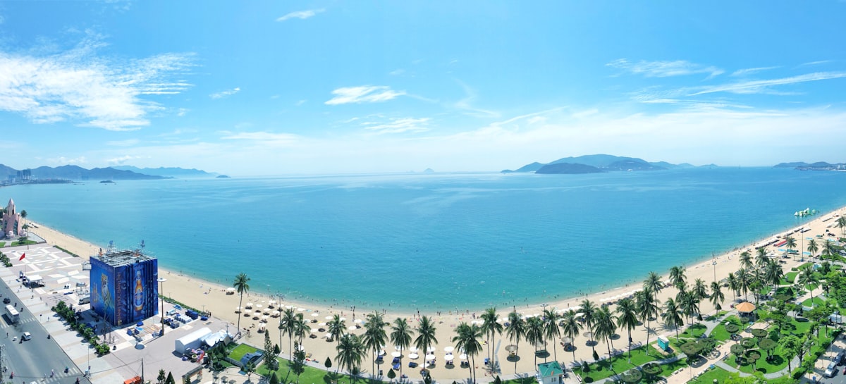 Kinh nghiệm du lịch Nha Trang tự túc với bãi biển xanh trong