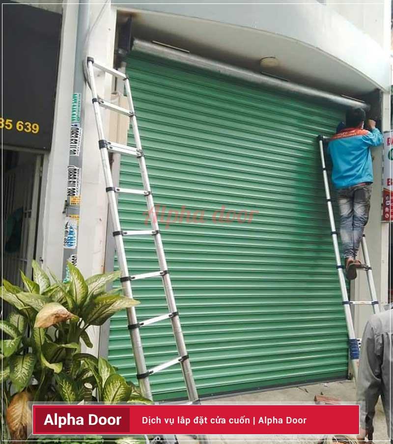 Lắp đặt cửa cuốn tự động Alpha Door với cảm biến nhiệt, điều khiển qua smartphone, thiết kế bằng thép mạ màu – giải pháp tối ưu cho nhà thông minh.