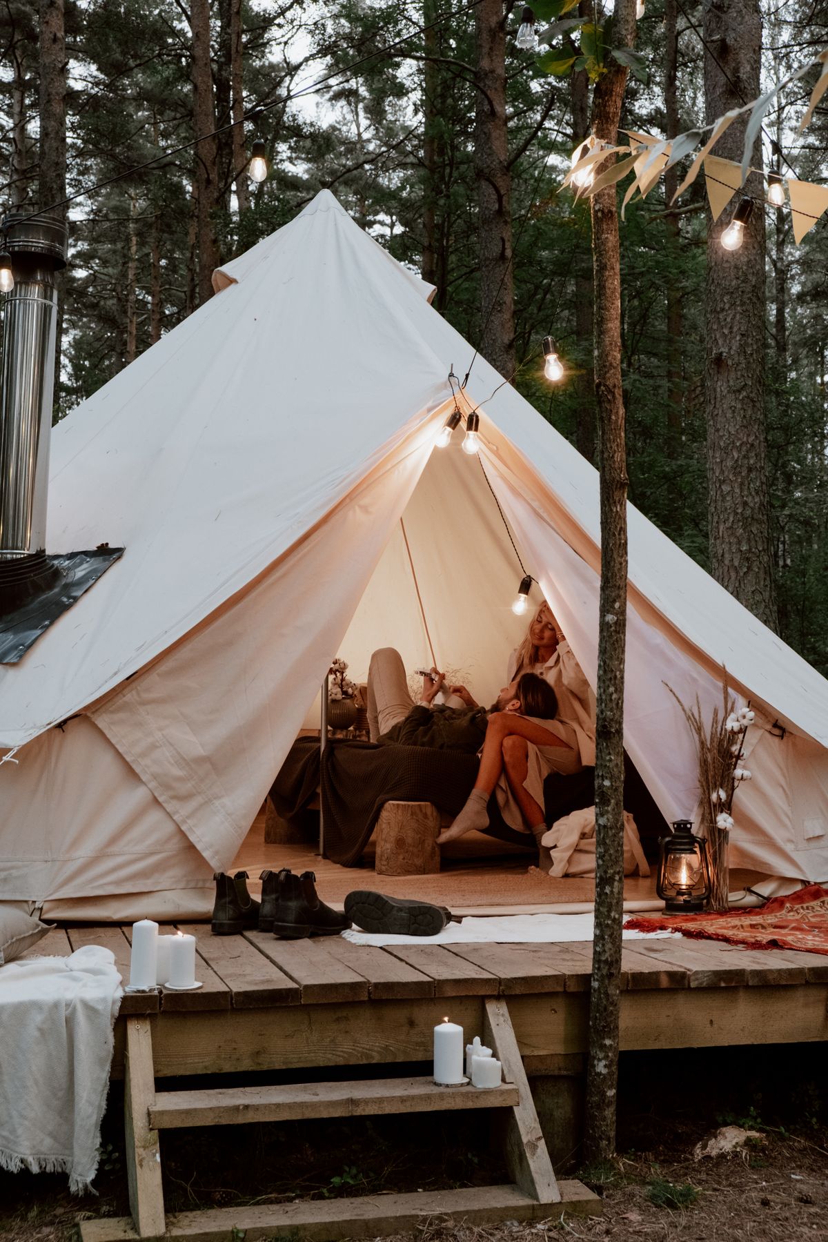 Lều glamping sang trọng trong rừng cho địa điểm cắm trại lãng mạn