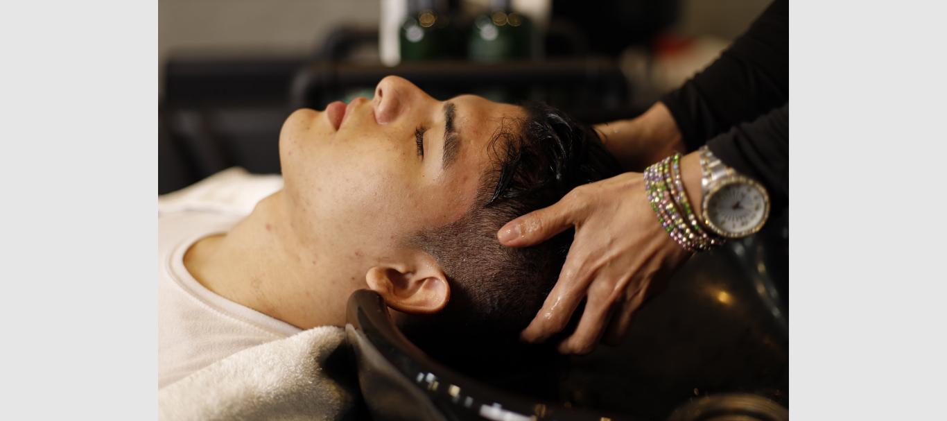 massage da dau khi goi dau kich thich moc toc