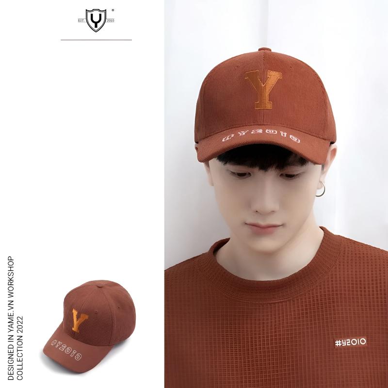 Hình ảnh mũ snapback Yame trẻ trung, năng động, nhiều kiểu dáng từ trơn màu đến họa tiết in, chất liệu bền đẹp.