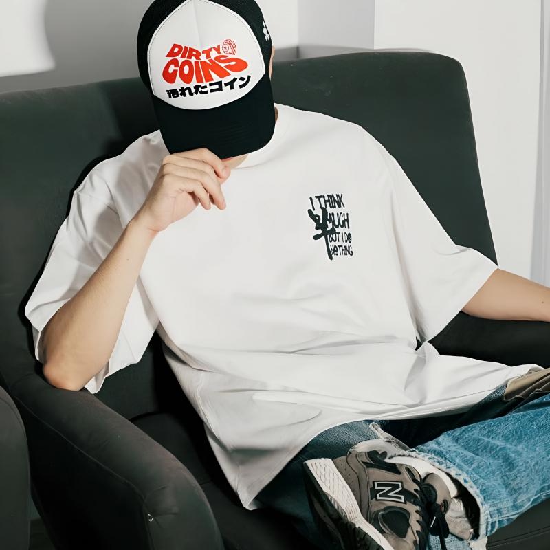 Hình ảnh mũ snapback Dirty Coins phá cách, họa tiết độc đáo, may tỉ mỉ chắc chắn, mang đậm phong cách hip-hop.