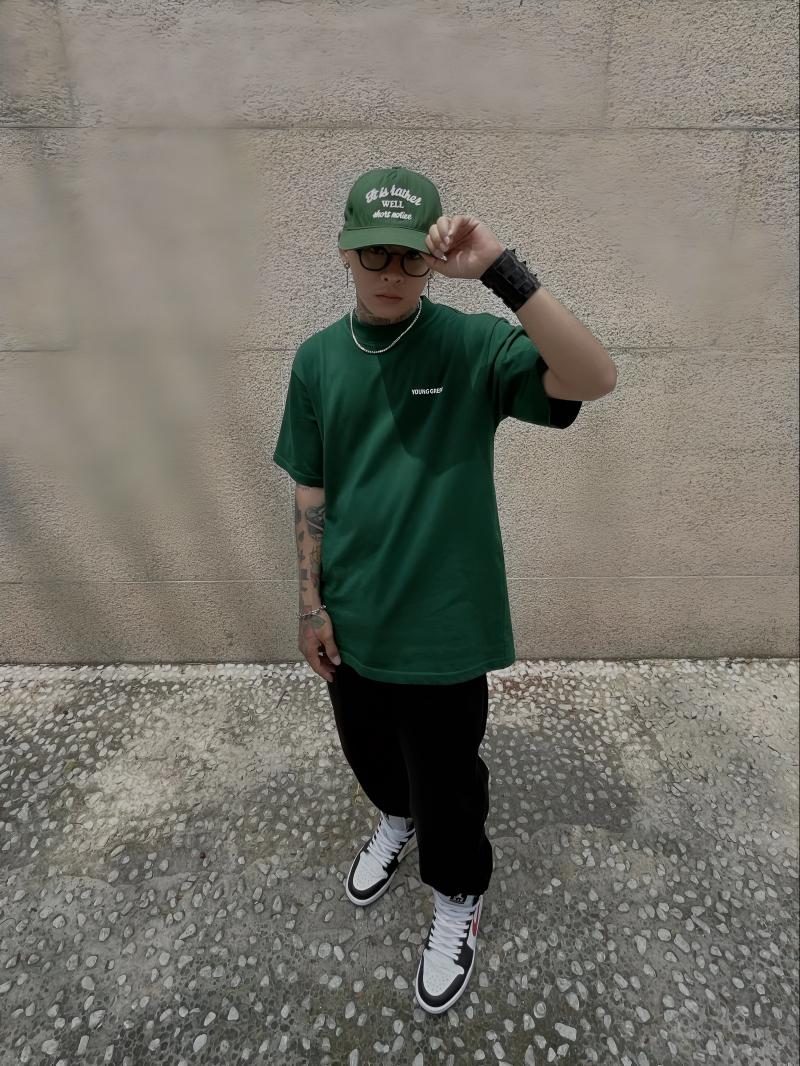 Hình ảnh mũ snapback YG Shop thiết kế Hàn Quốc, gam màu pastel, in chữ tối giản, dễ phối đồ.