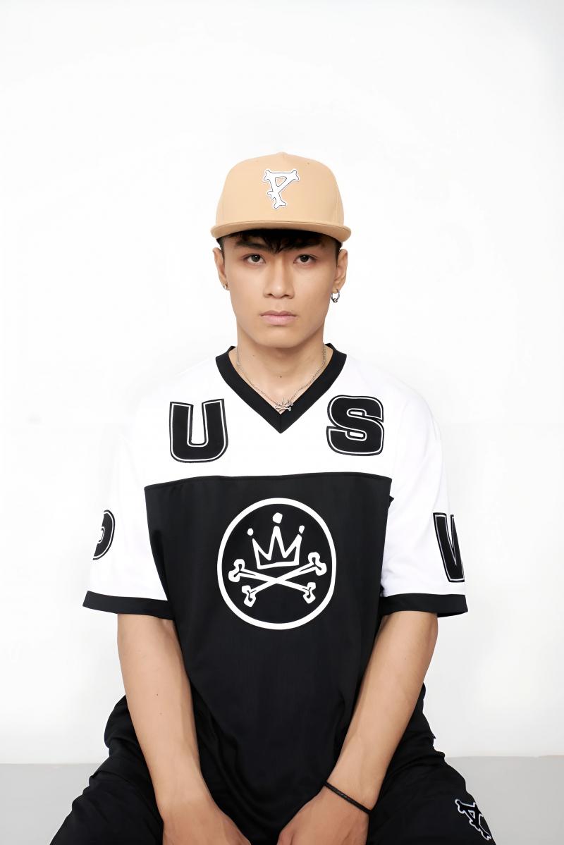 Hình ảnh mũ snapback Peace United Street Warriorz họa tiết in cá tính, chất liệu cao cấp, phong cách đậm chất streetwear.
