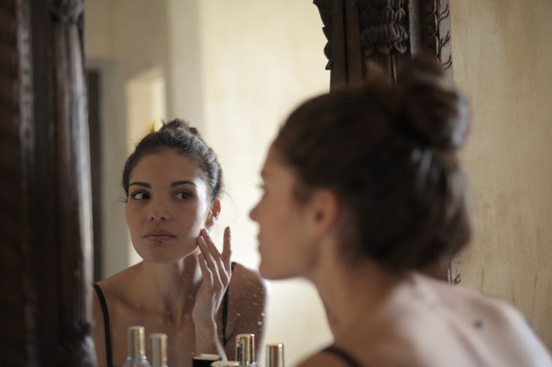 Nặn mụn an toàn tại spa chuyên nghiệp chuẩn y khoa
