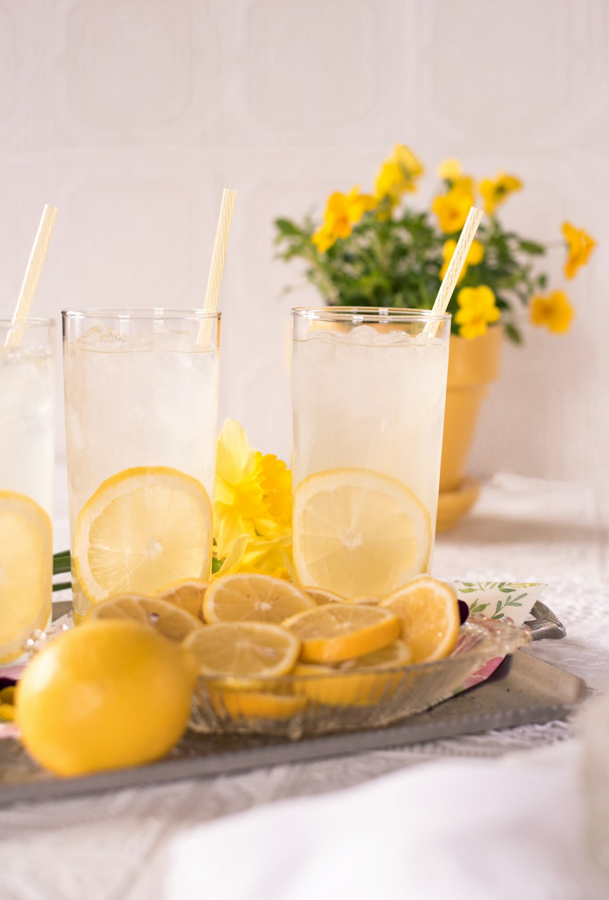 Nước detox hỗ trợ thải độc da từ bên trong