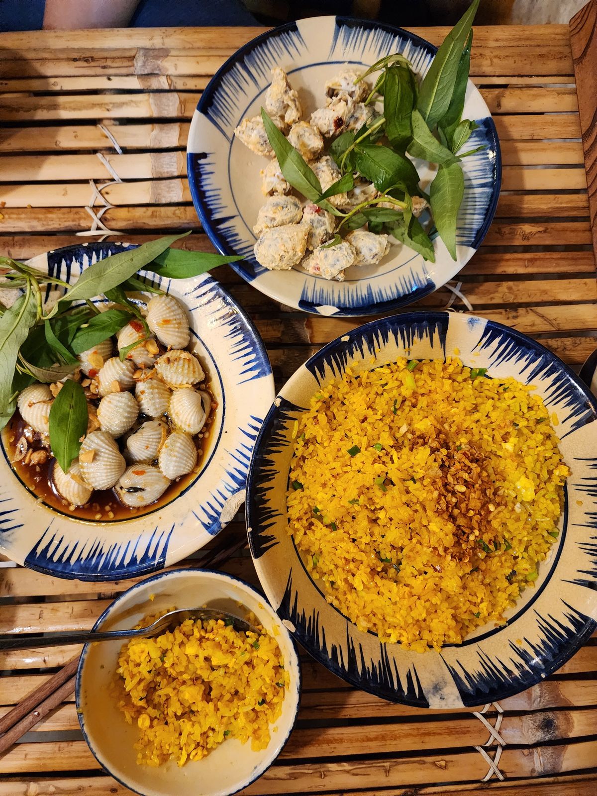 mâm cơm tại quán ăn ngon quận 7