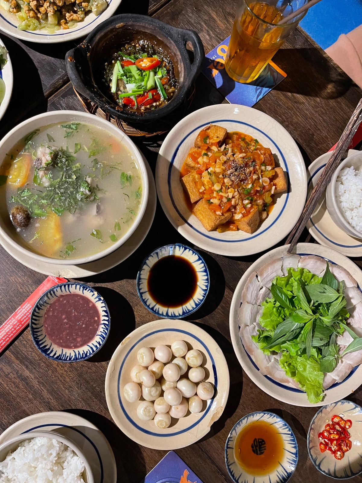 mâm cơm tại quán ăn ngon bình thạnh
