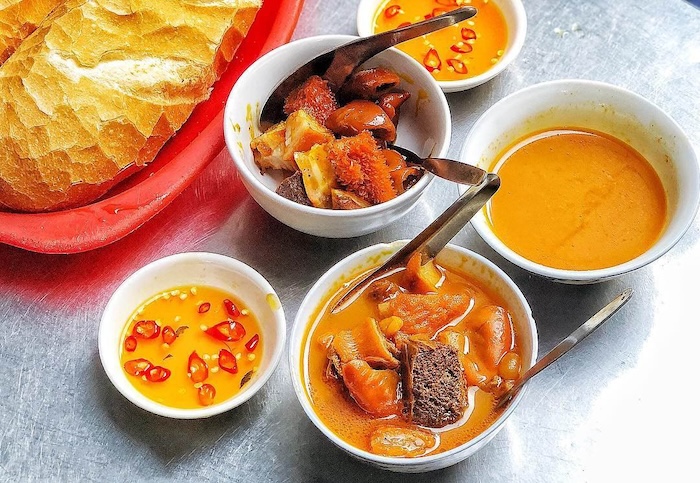 Quán ăn đêm phá lấu