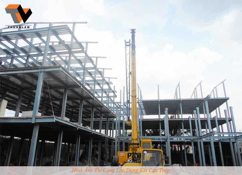 Hình ảnh kho hàng của Thép Nam Việt – đơn vị phân phối sắt thép xây dựng, cung cấp thép cuộn, thép cây, thép hình, thép ống từ nhiều thương hiệu nổi tiếng, đảm bảo nguồn hàng ổn định và giá hợp lý.