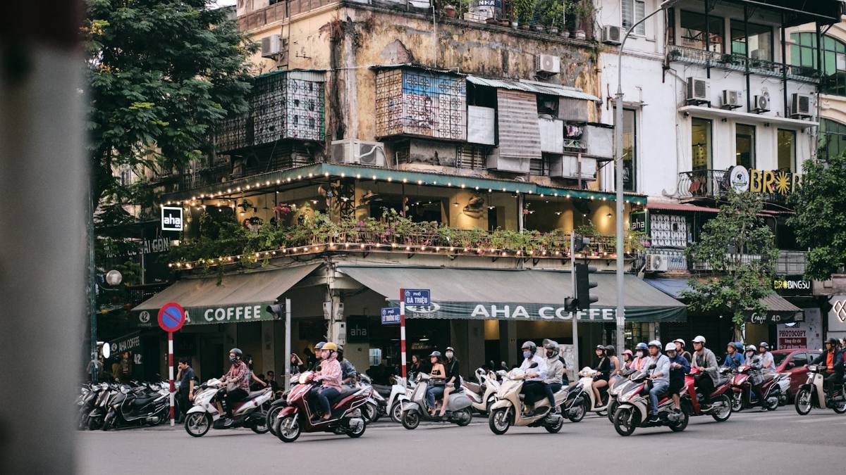 Phố cổ Hà Nội nhộn nhịp – địa điểm du lịch Hà Nội