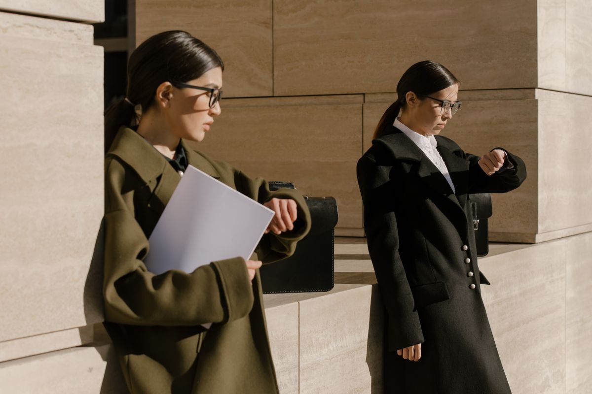 Phối áo blazer thanh lịch cho trang phục công sở nữ