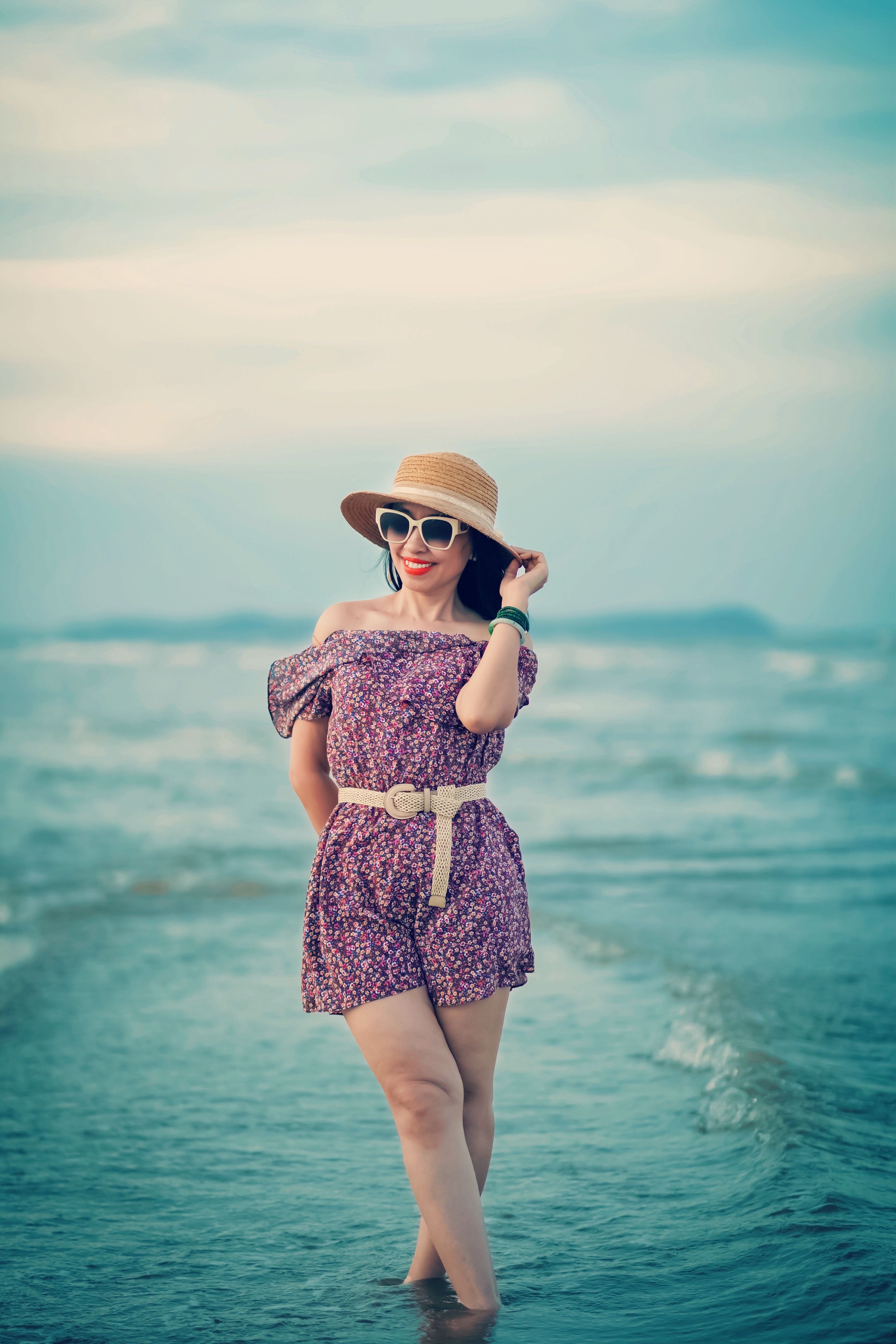 Cách phối đồ đi biển nữ năng động, trẻ trung và tươi mới