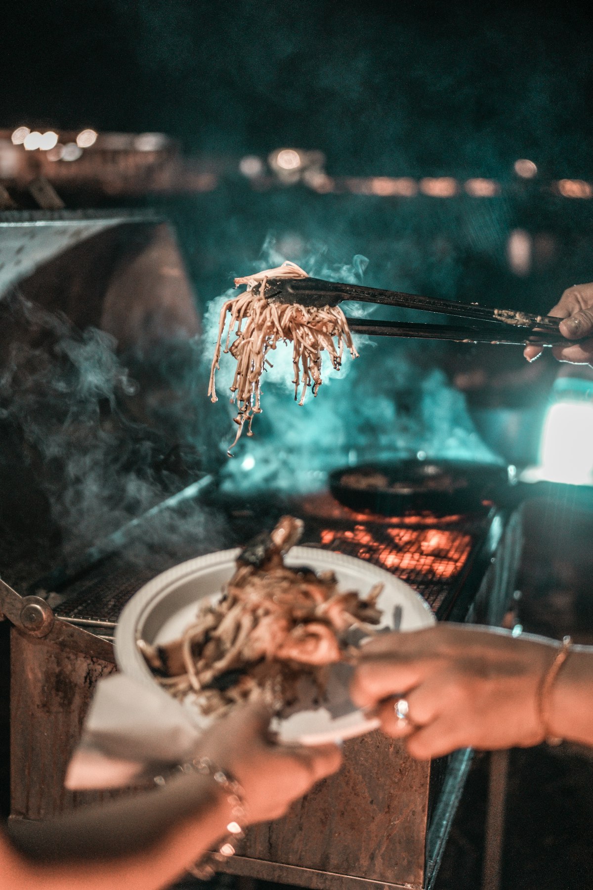 Trải nghiệm ẩm thực tại quán nướng lửa than