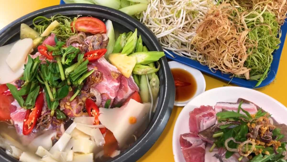 Lẩu cá đuối ngon ở quán ăn địa phương Vũng Tàu.