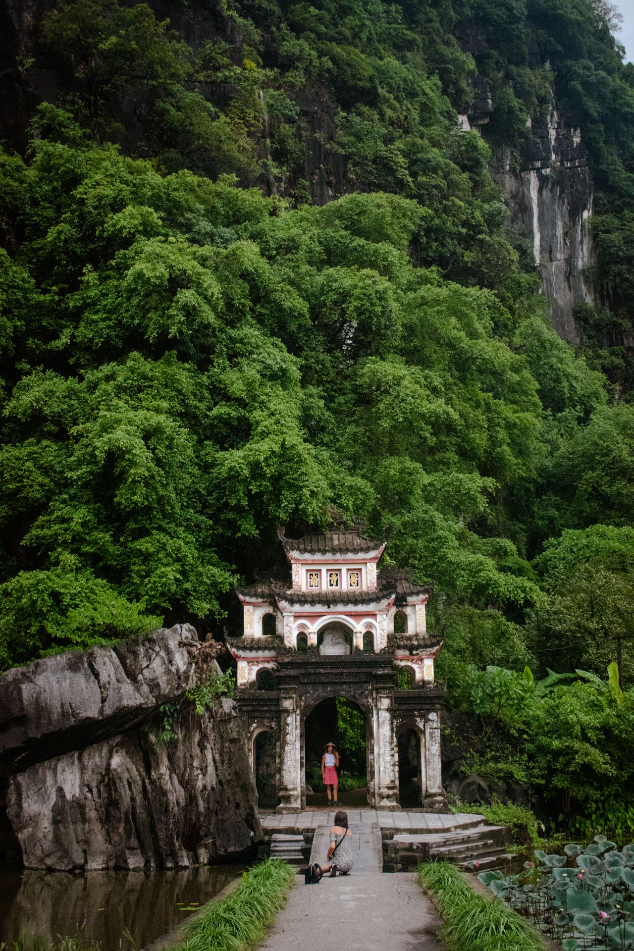 Quán ăn ngon Ninh Bình - Chùa Bích Động cổ kính