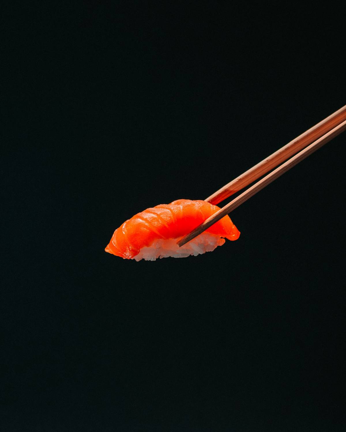 Sashimi cá hồi tươi tại quán ăn Nhật Bản TP.HCM