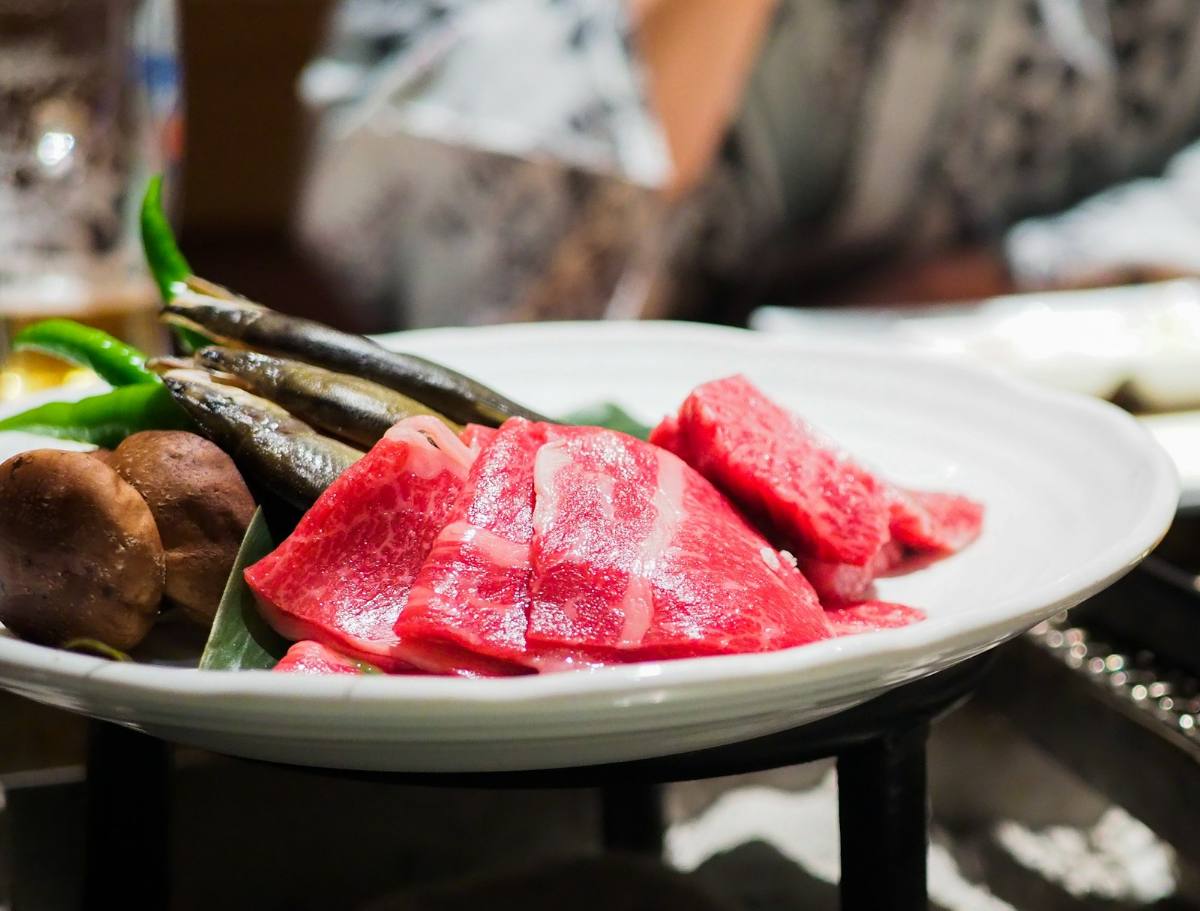 Thịt bò tươi cho món yakiniku tại quán Nhật TP.HCM