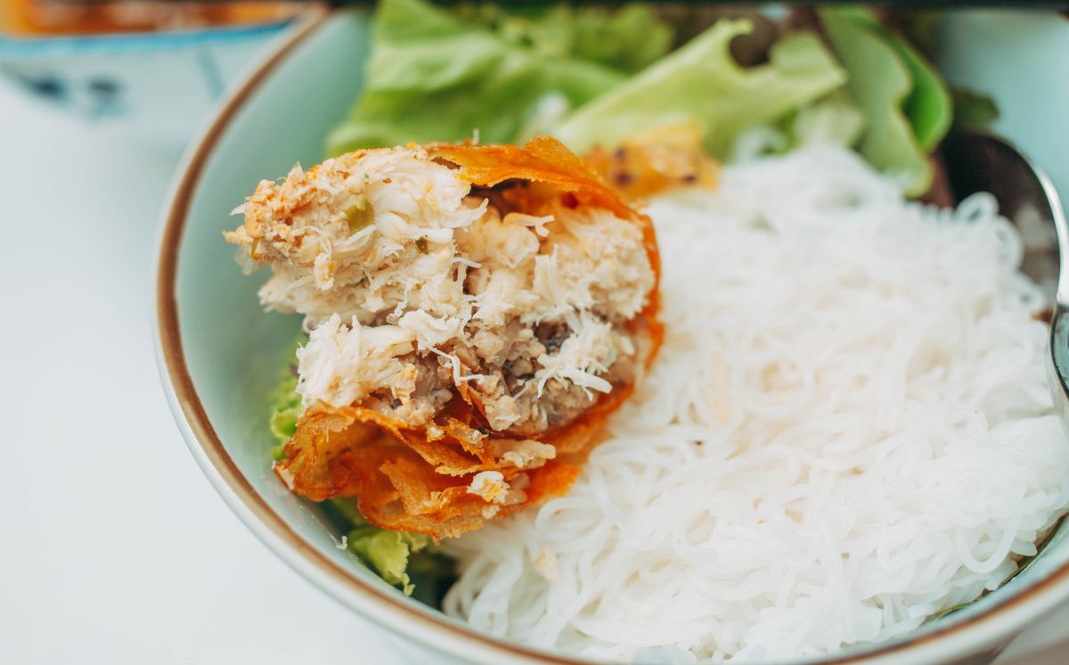 quán bún đậu mắm tôm ngon tphcm với bún tươi và rau sống