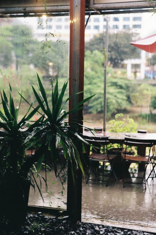 quán cà phê view sông lãng mạn