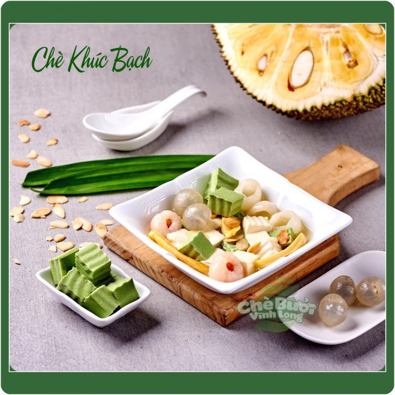 Chè khúc bạch mix nhãn, thạch trái cây và sầu riêng tại quán chè ngon Chè Bưởi Vĩnh Long, đậm chất miền Tây và trang trí đẹp mắt.