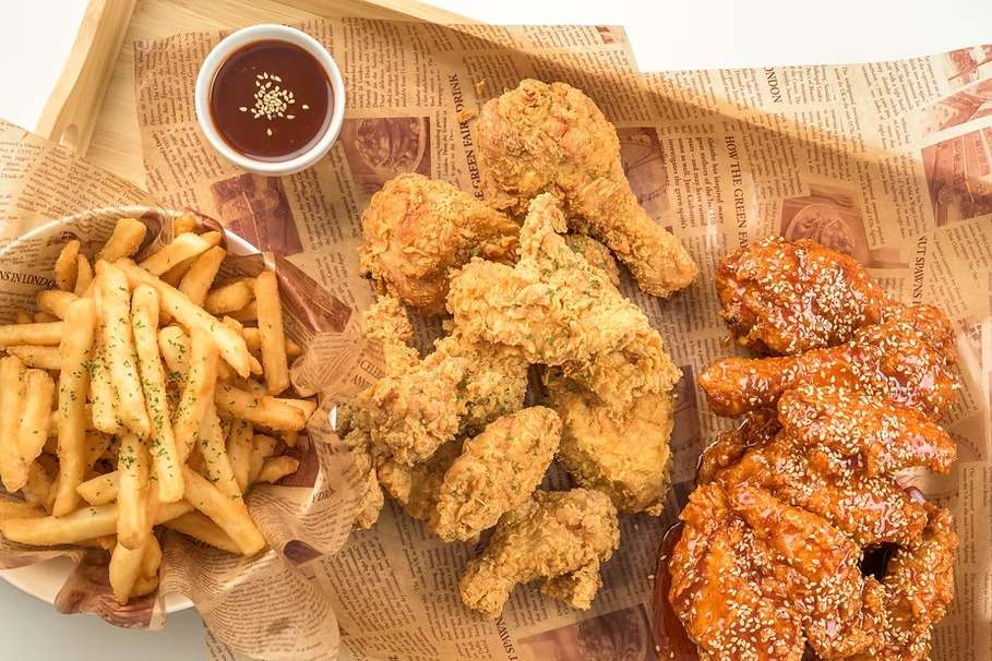 Mẹt gà rán thập cẩm tại quán gà rán ngon