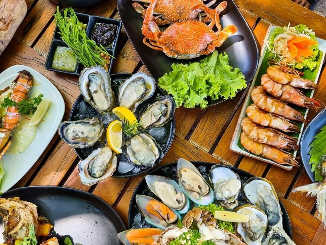 Cua biển tươi tại quán hải sản ngon Sài Gòn.