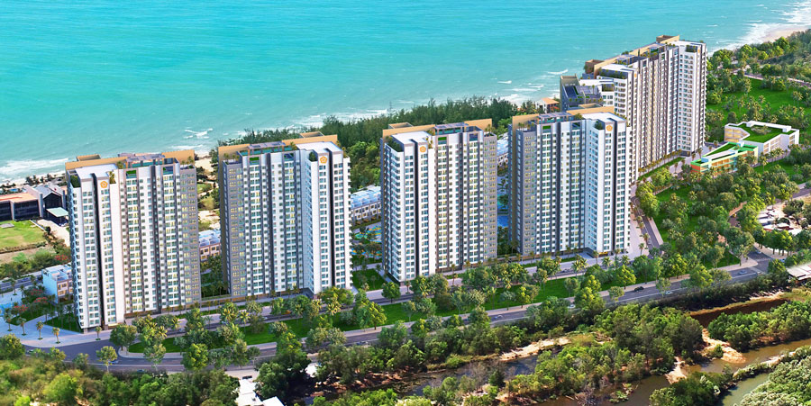 Toàn cảnh khu căn hộ cao tầng ven biển với thiết kế hiện đại và không gian xanh, đại diện cho xu hướng bất động sản được quản lý chuyên nghiệp tại TP.HCM.