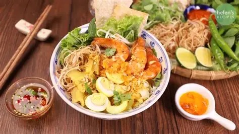 Mì Quảng tôm trứng tại quán mì quảng ngon